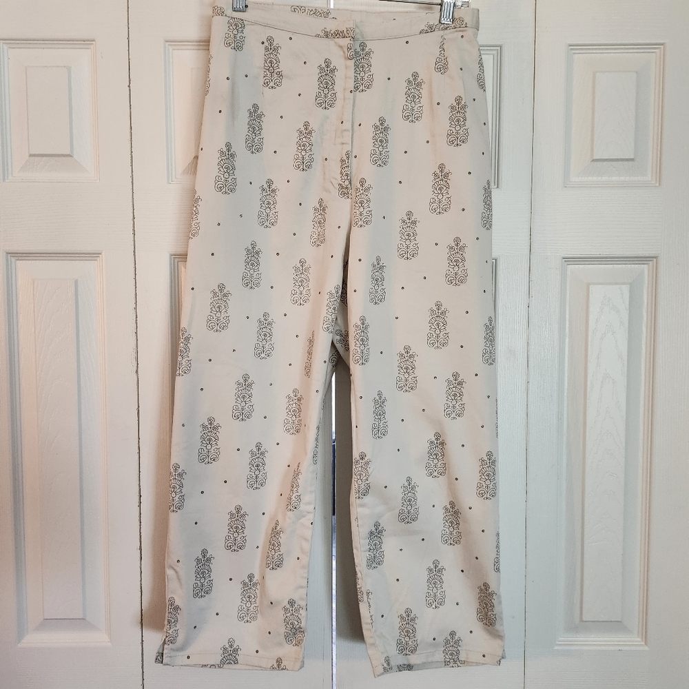St John's Bay‎ Cream Capris with Black Sparkly Floral Print Zip Up Front Size 22